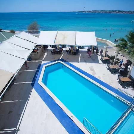 Tuntas Altinkum מלון