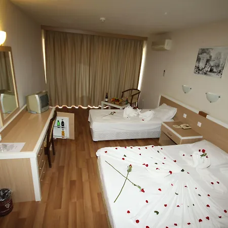 מלון Tuntas Altinkum 3*