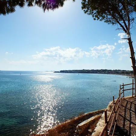 Tuntas Altinkum מלון